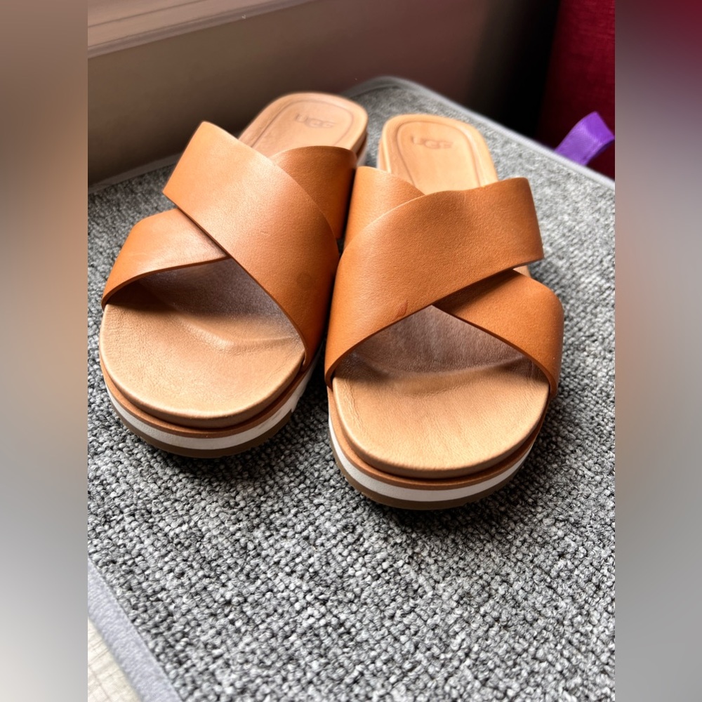 UGG - Kari Leather Slide